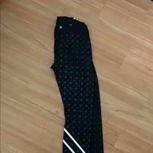 Athleta cropped workout pants with leg reflection